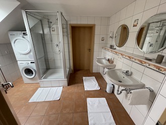 Wohnung mit Loggia - das Badezimmer